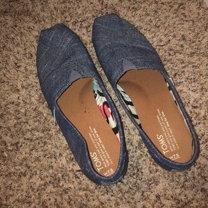 Tom slip ons